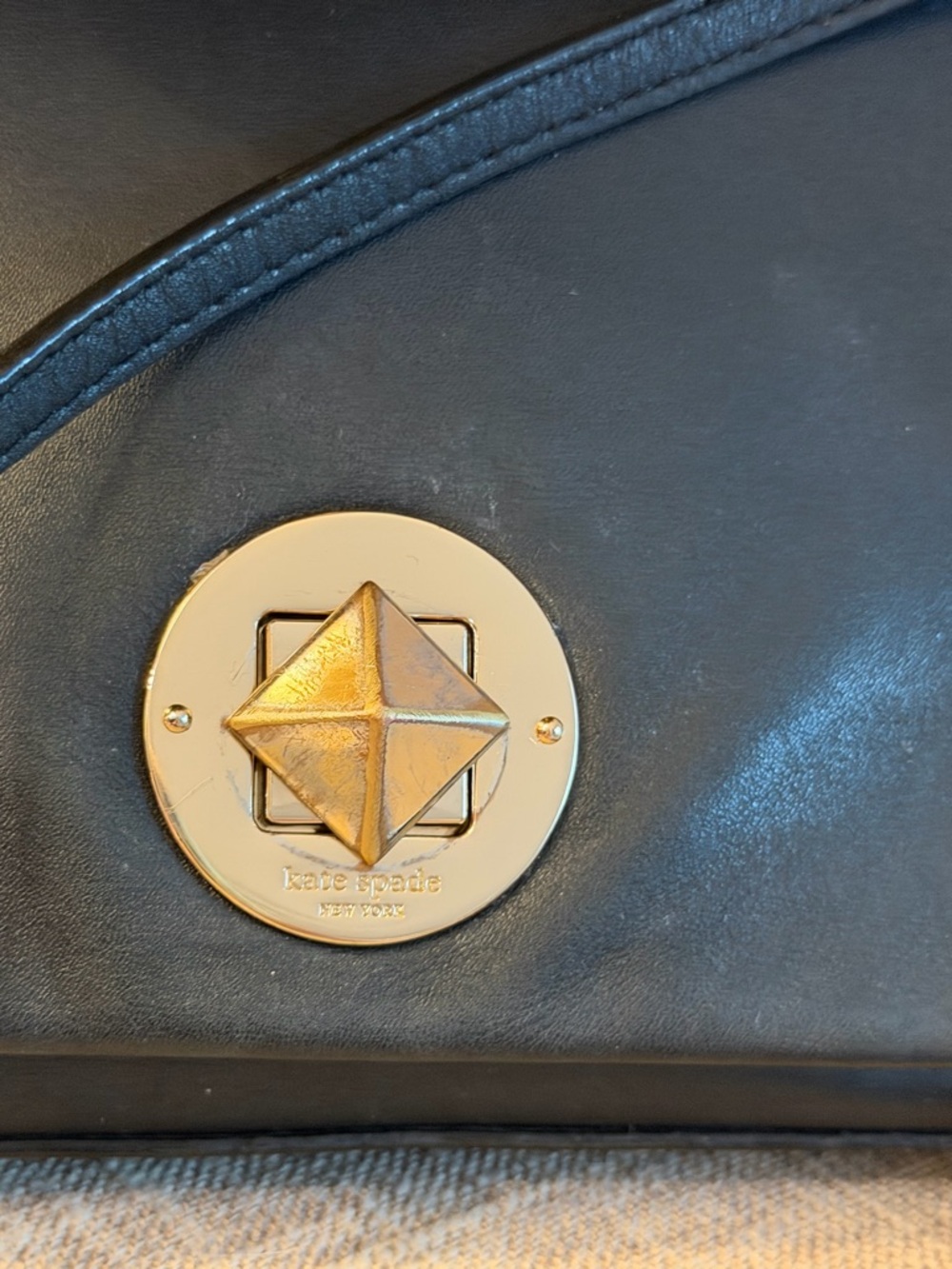 Kate Spade Classic Black Leather Crossbody Bag with Gold Turn-Lock Storybook - Picture 3 of 7